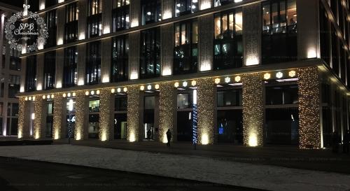 Подсветка фасада гирляндами бизнес-центр Невская Ратуша Санкт-Петербург